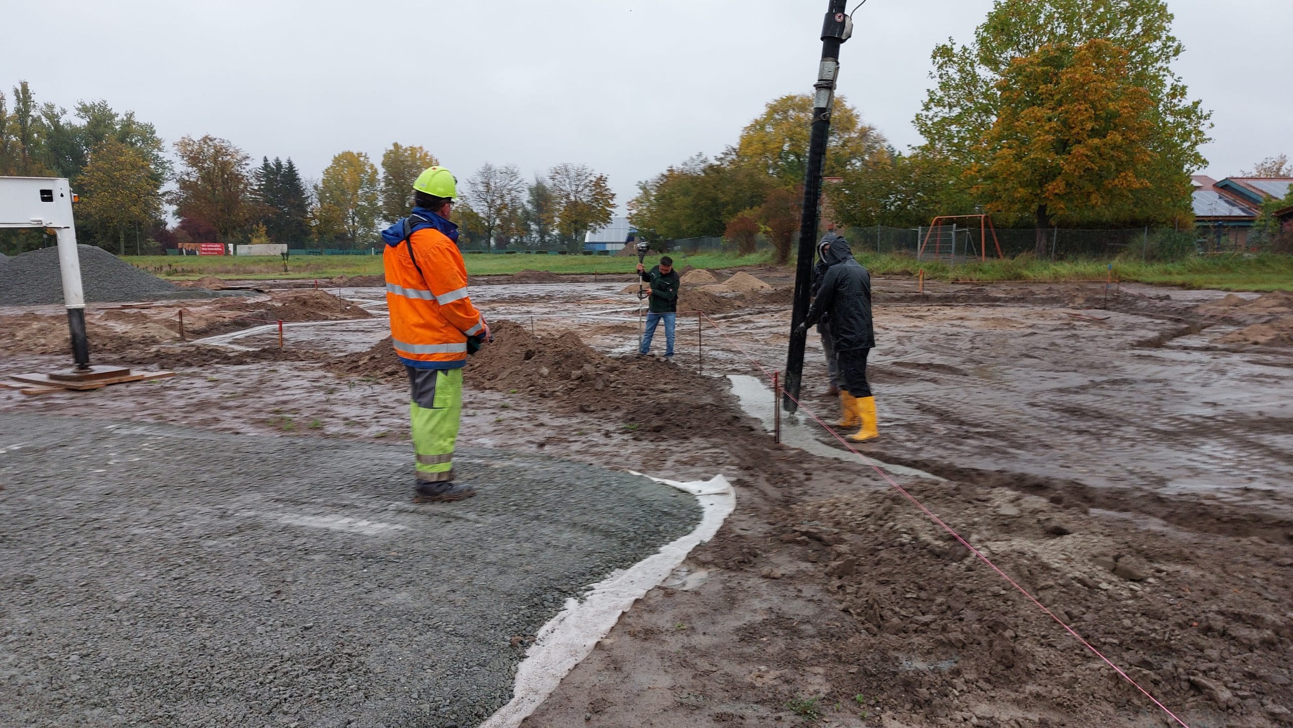 Die letzten Fundamente bei strömendem Regen