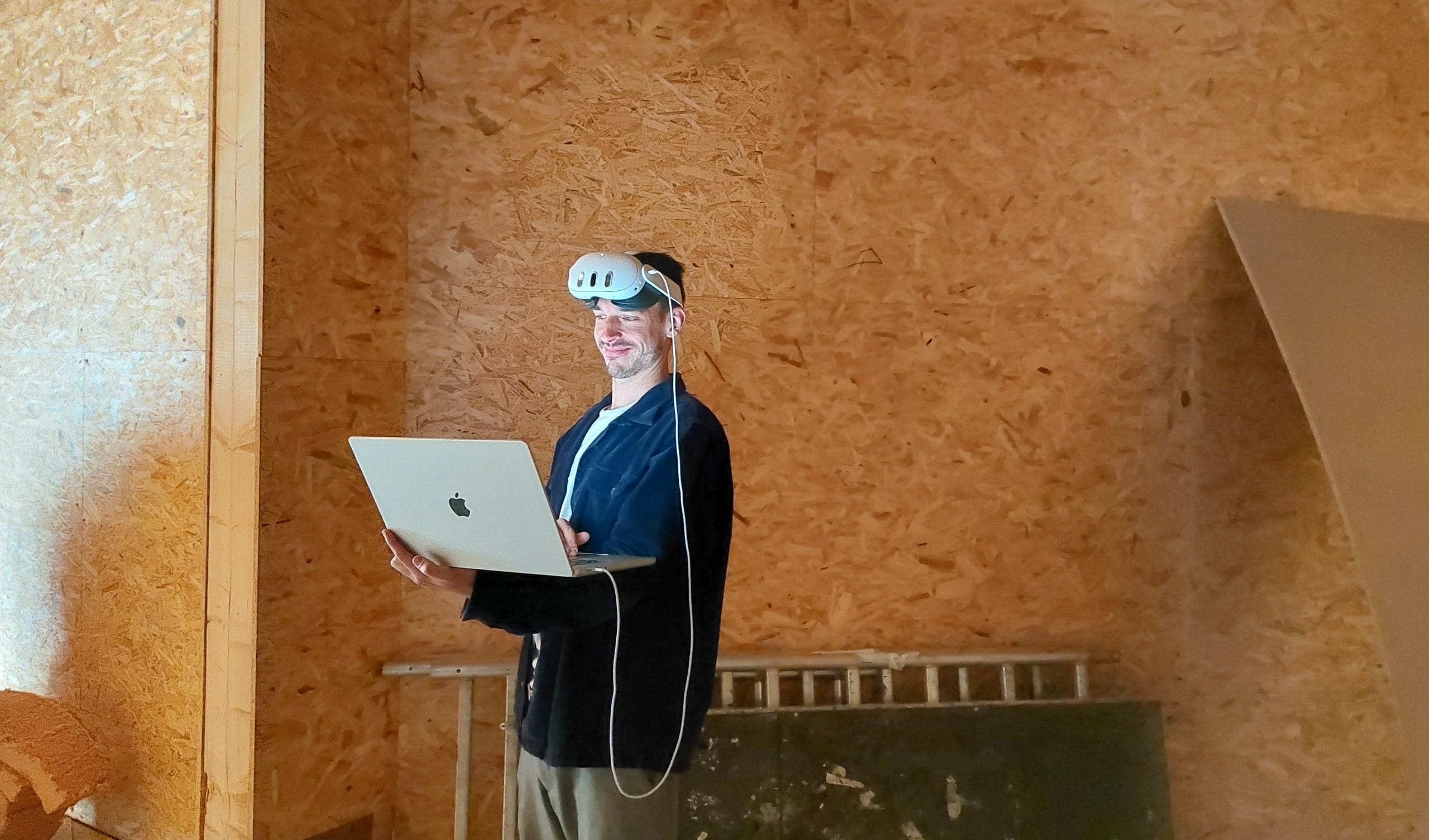 Digital trifft analog. Die ersten Inhalte werden auf der Baustelle erprobt.